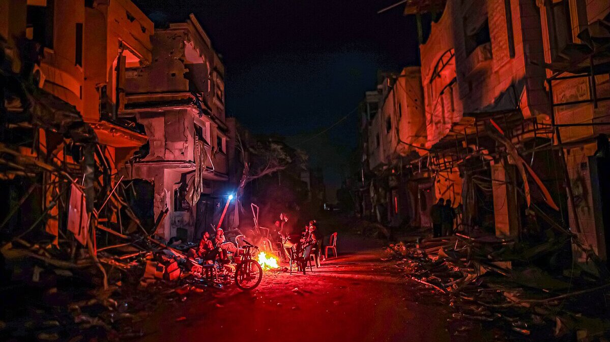 calle en Gaza destruida
