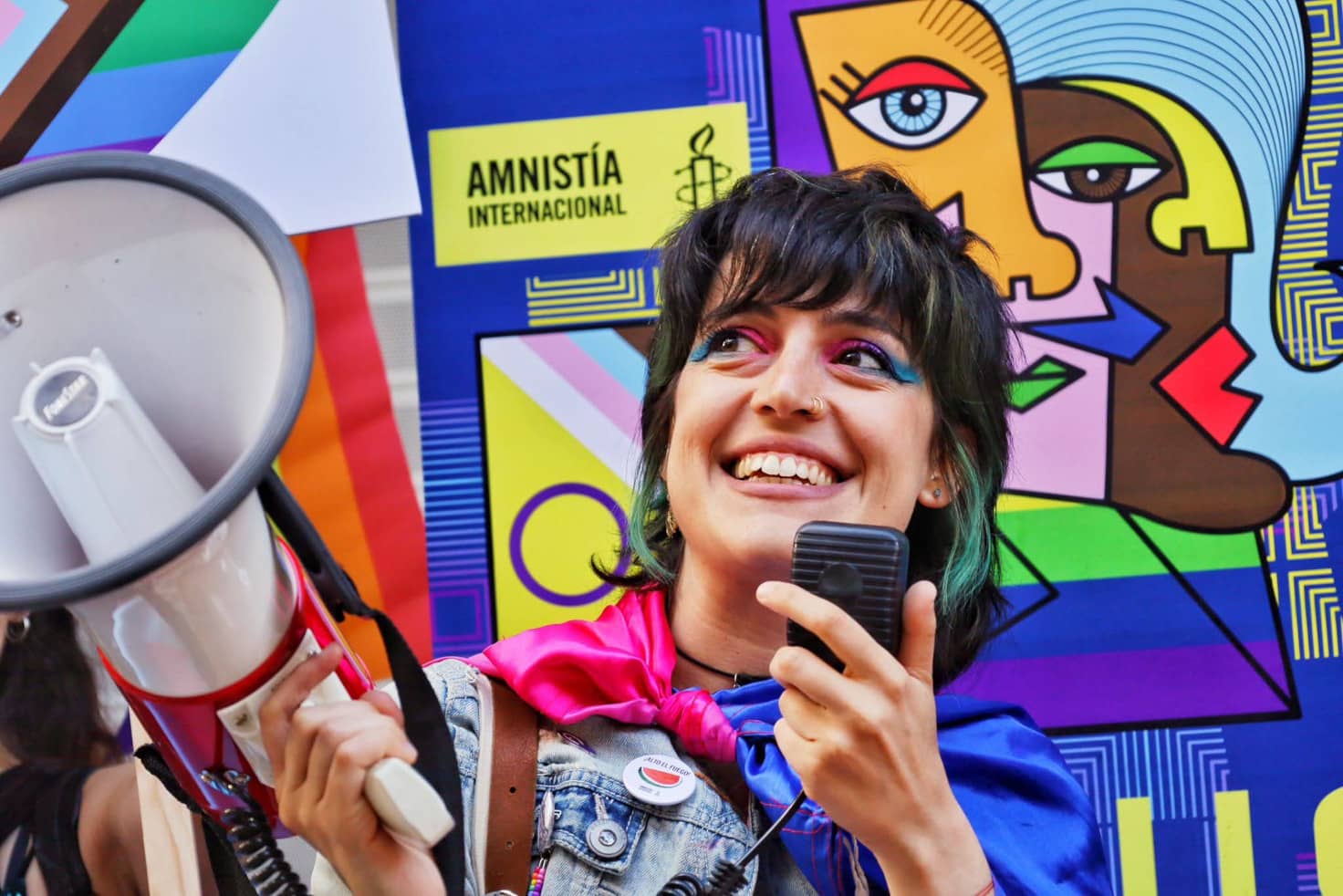 Activista con un megáfono