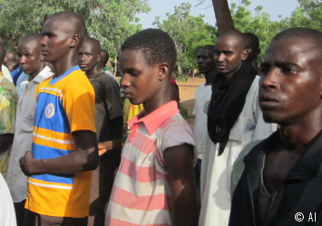 Jóvenes en un campo de entrenamiento militar en el norte de Malí