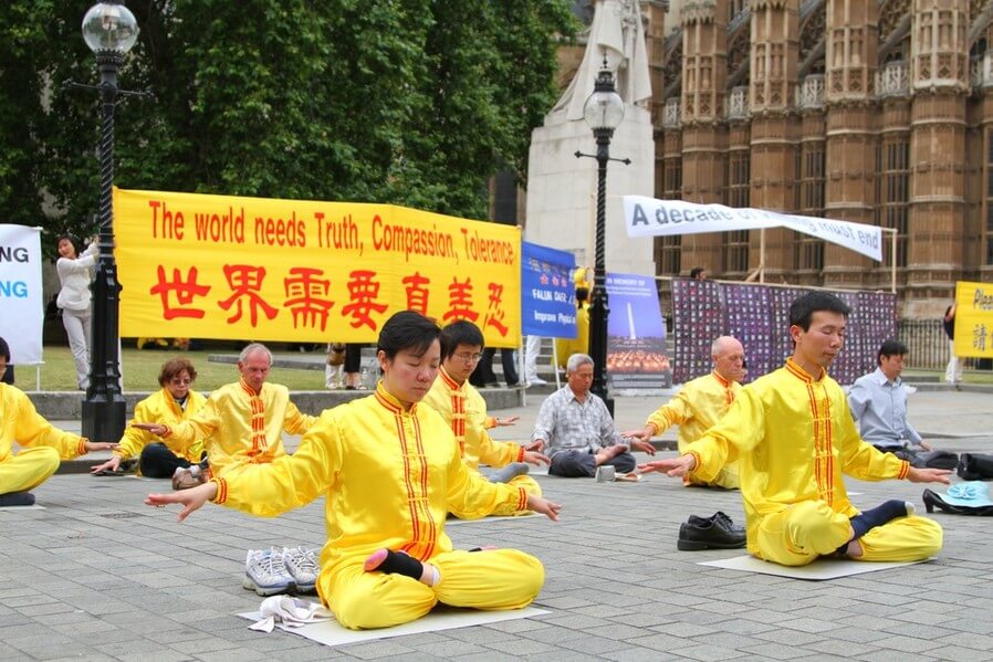 Protesta contra la persecución de los practicantes de Falun Gong