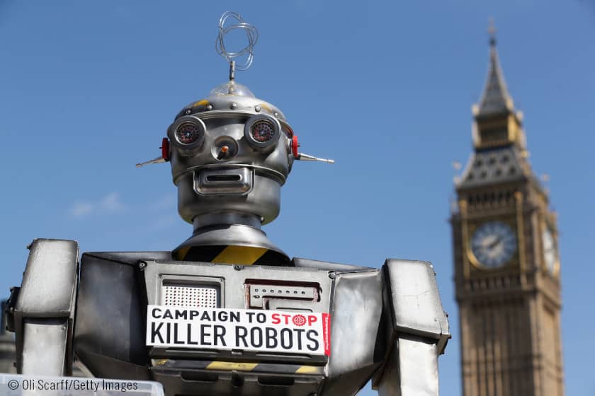 Robot con el texto: Stop robots asesinos