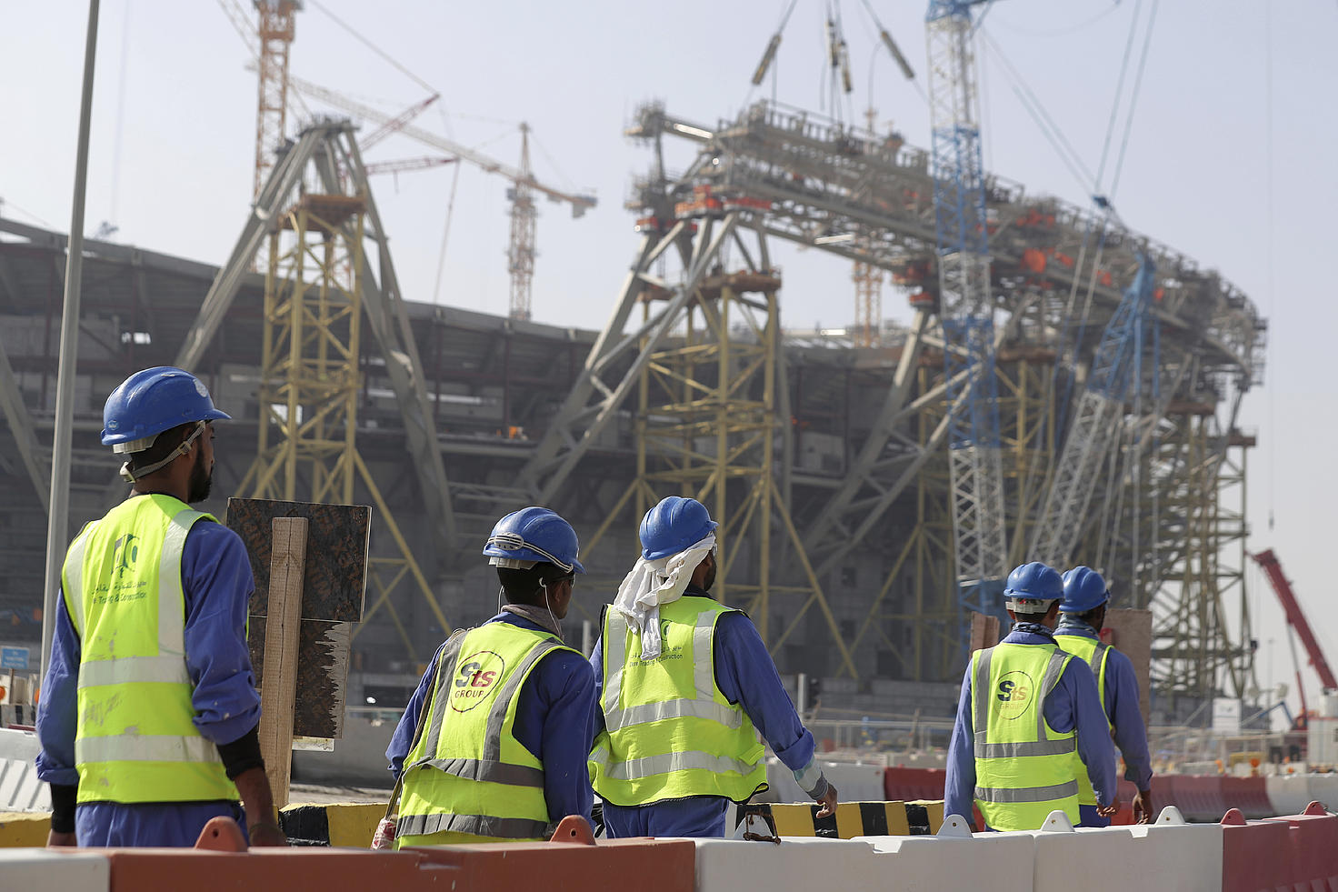 Qatar2022 La ausencia de investigaciones sobre las muertes de trabajadores  migrantes sume a sus familias en la desesperanza