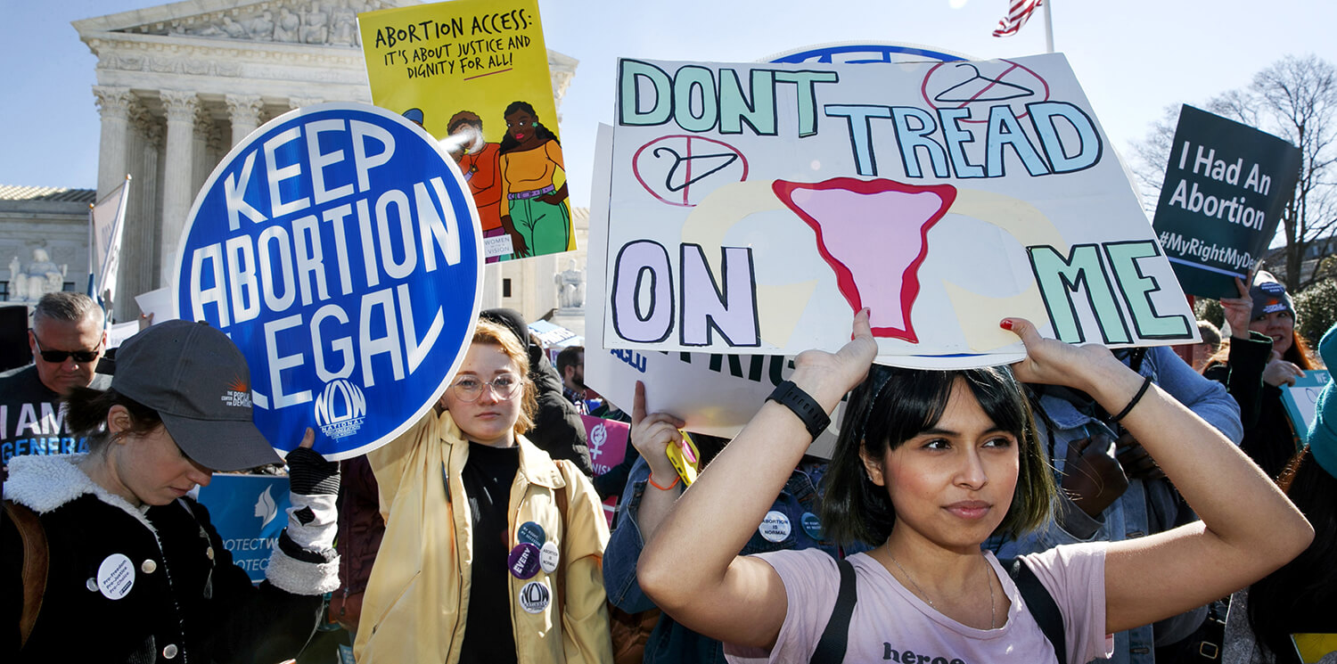 Manifestantes por el derecho al aborto, se reúnen frente a la Corte Suprema de Justicia en Washington.