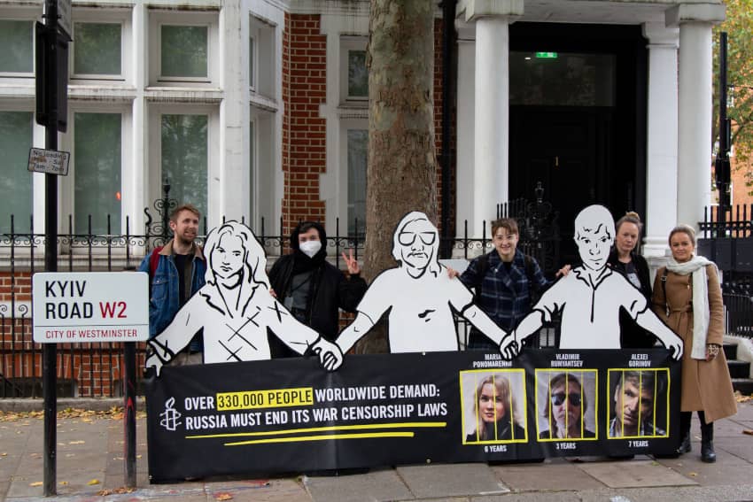 Acto de calle contra las leyes rusas de censura militar