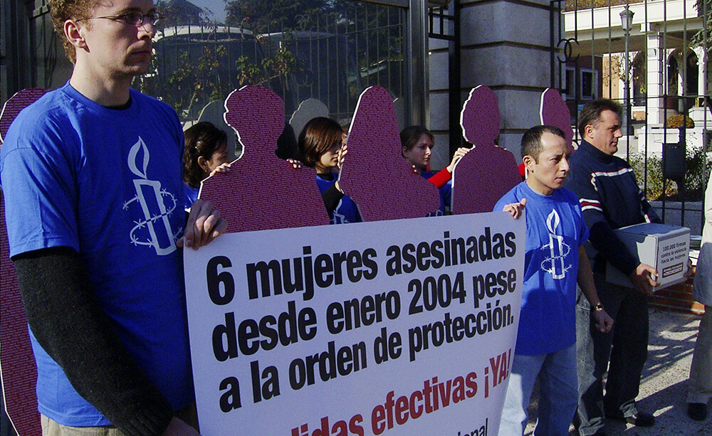 Acto de Amnistía Internacional España contra la violencia de género.