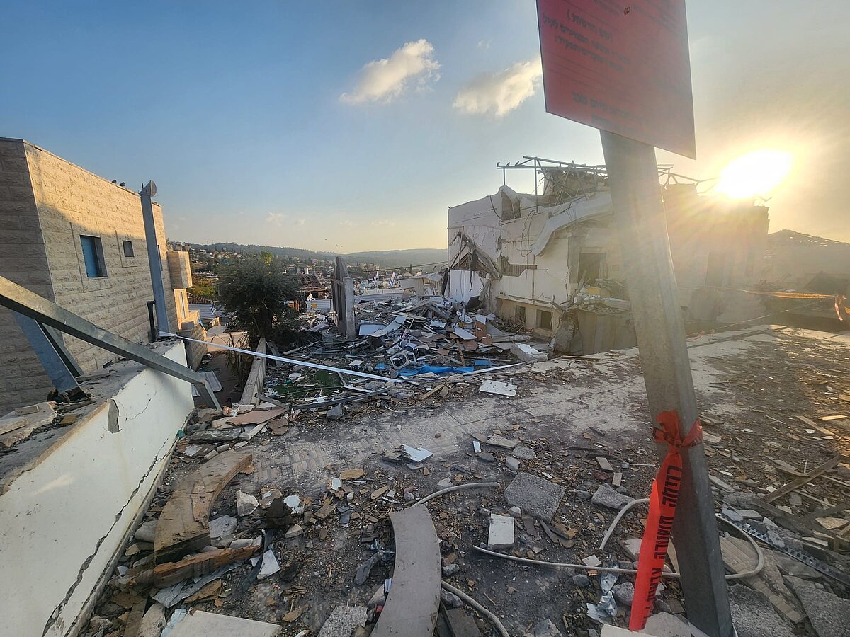 La ciudad israelí arrasada por el impacto del misil.