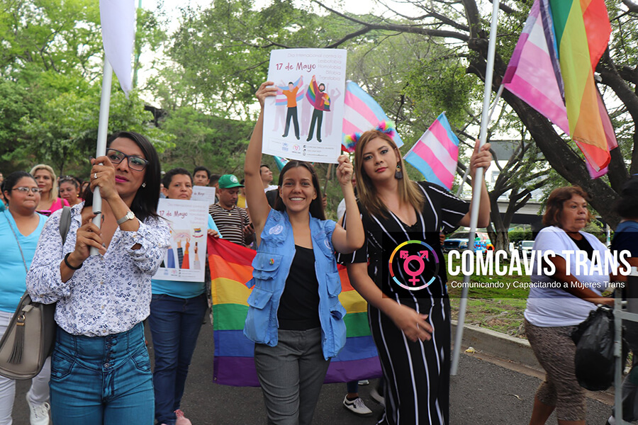 Comcavis Trans, es una organización dedicada a ayudar a las mujeres trans que sufren violencia y desplazamiento forzado en El Salvador