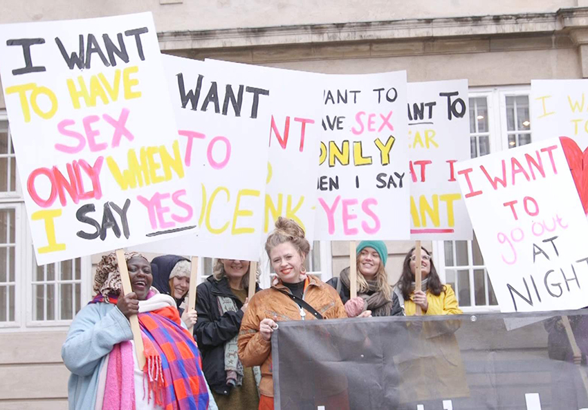 Personas de Dinamarca, junto con la campaña de Amnistía Hablemos del SÍ, llevan tiempo reclamando que el sexo sin consentimiento se considere violación. Fotografía: Amnesty International Denmark