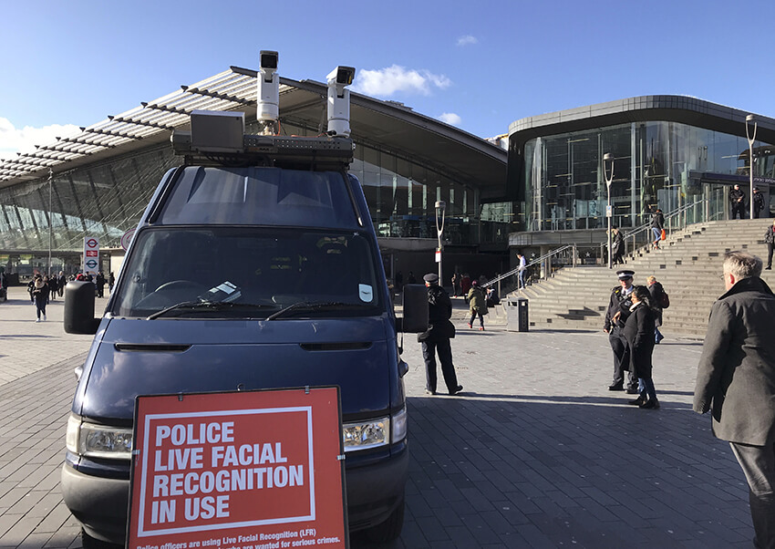 Un automóvil policial de reconocimiento facial en Londres