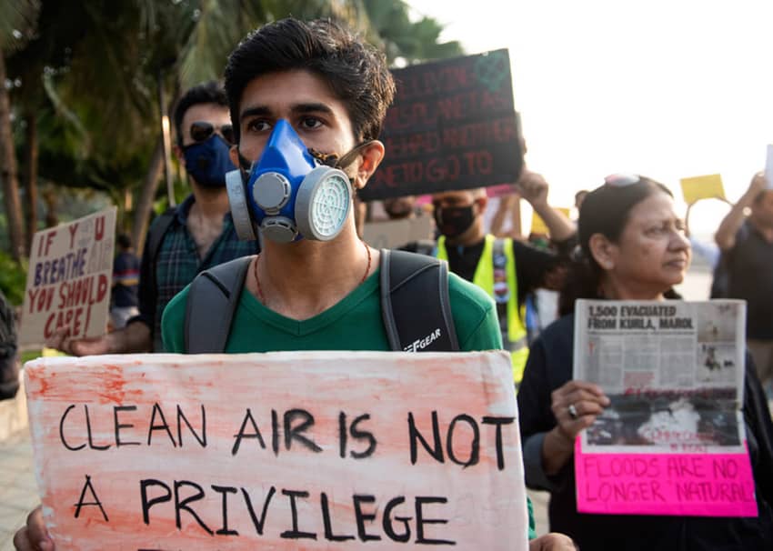 En Mumbai, India, la ciudadanía participa en una huelga por el clima