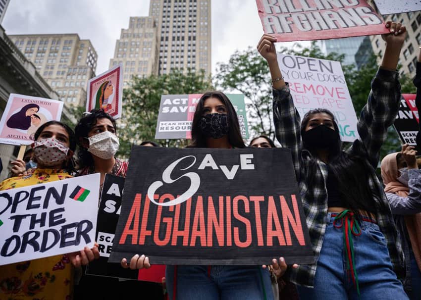 Miembros y simpatizantes de la comunidad afgana de Nueva York 
