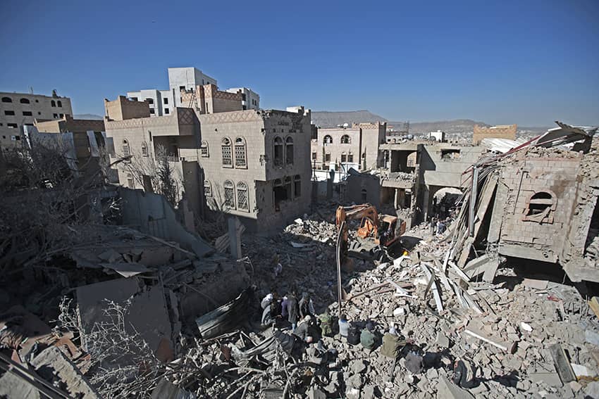 Bombardeos de la coalición liderada por Arabia Saudí sobre la ciudad de Saná en Yemen
