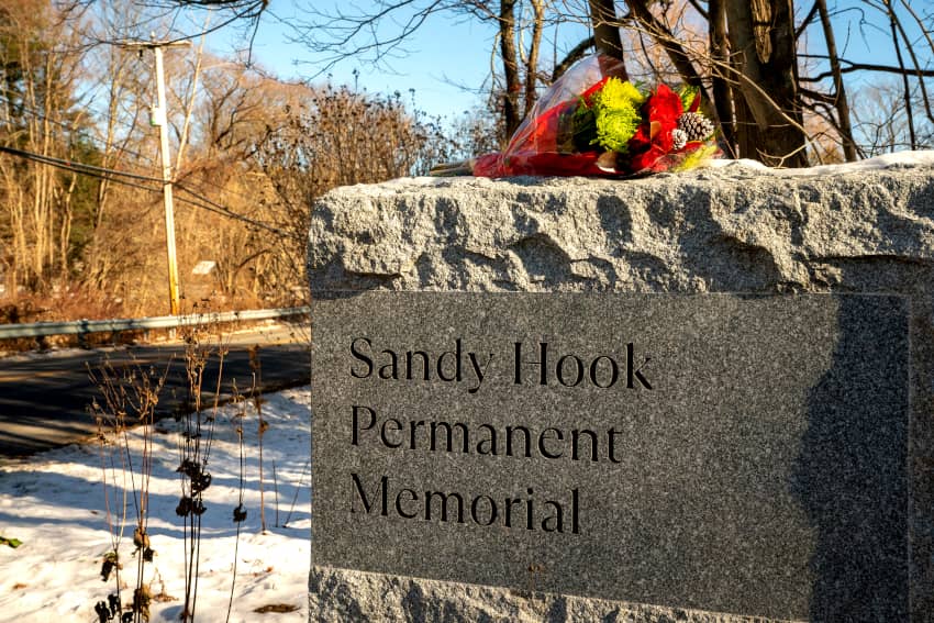 Entrada al Memorial Permanente de Sandy Hook en Newtown, Connecticut, Estados Unidos, 14 de diciembre de 2022. En Estados Unidos hay una epidemia de violencia armadas en algunas de sus escuelas