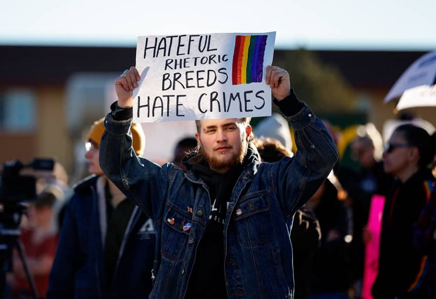 marcha en favor de las personas afectadas tras un tiroteo masivo en el club nocturno LGBTQ Club Q en Colorado. La epidemia de la violencia armada en Estados Unidos