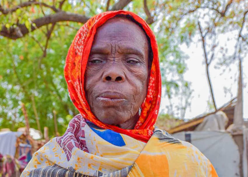 Fotografía de Amina que es una activista que defiende a las víctimas del conflicto armado en el nordeste de Nigeria y sus familias