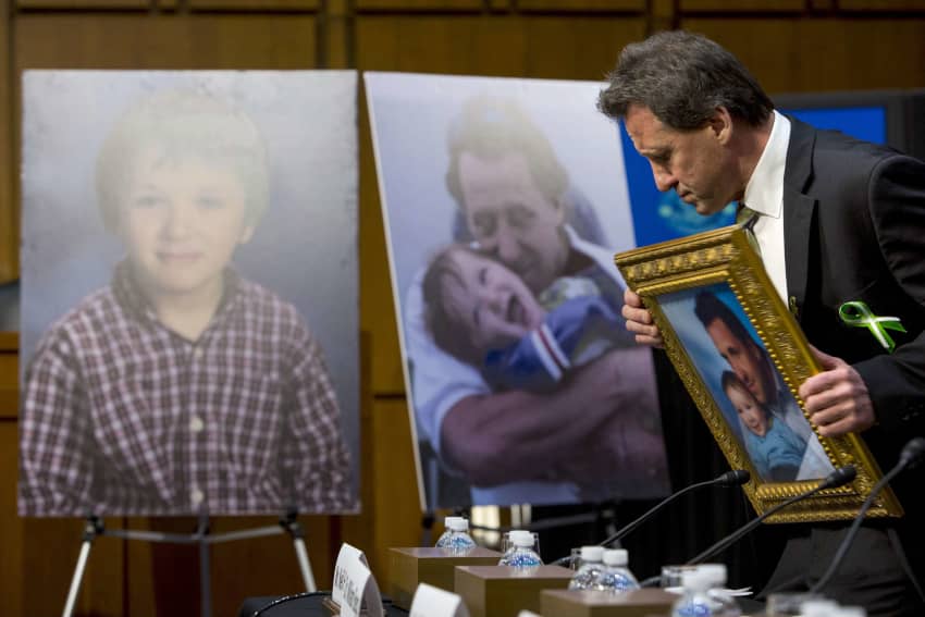 Neil Heslin, cuyo hijo Jesse murió en el tiroteo de la escuela Sandy Hook
