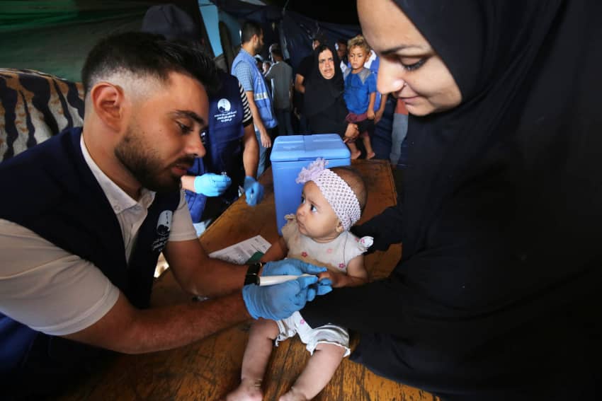 Vacunación de niños y niñas palestinos