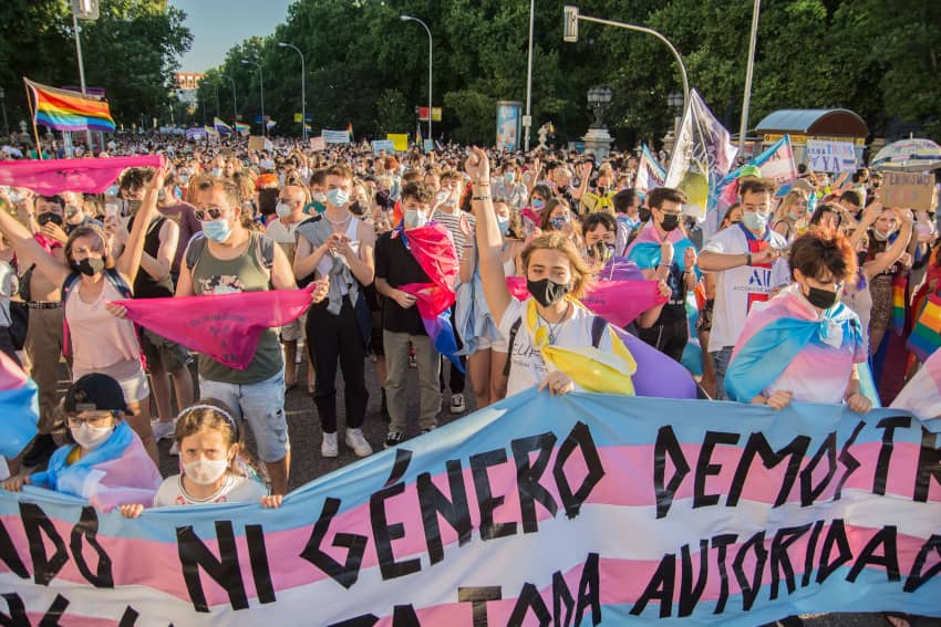 Manifestación a favor del Orgullo. ¿Qué derechos humanos vulnera la reforma de la Ley Trans en Madrid?